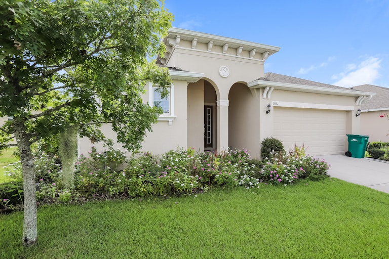 Photo 1 of 26 - 1392 Merion Dr, Mount Dora, FL 32757