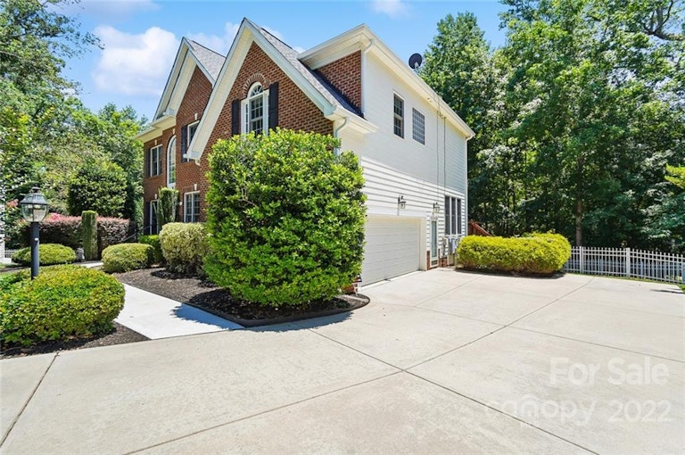 Photo 4 of 40 - 1252 Toteros Dr, Waxhaw, NC 28173