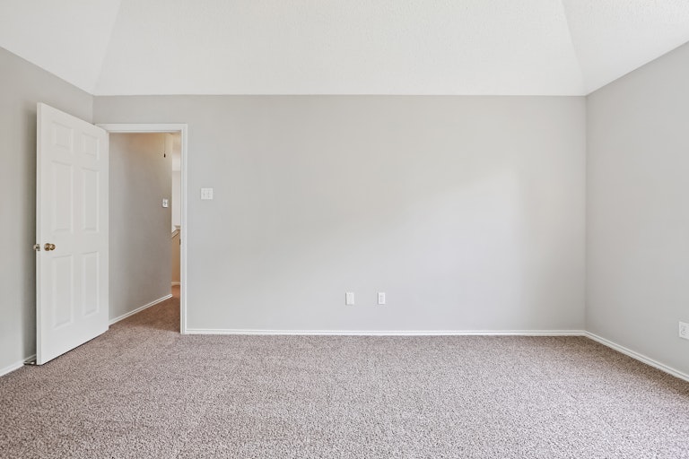 Photo 16 of 26 - 1110 Chesapeake St, Euless, TX 76040