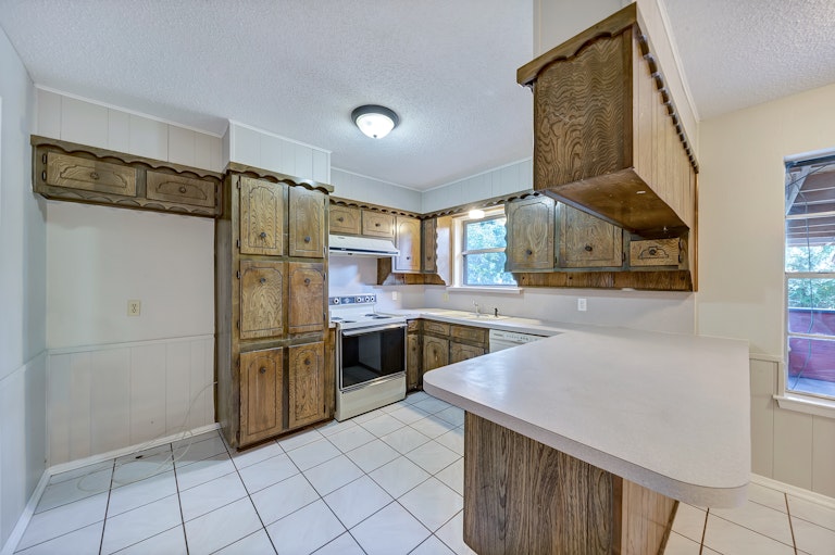 Photo 8 of 29 - 7344 Laurie Dr, Fort Worth, TX 76112