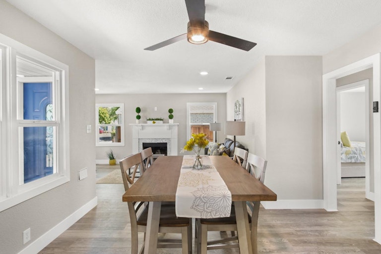 Photo 10 of 33 - 5636 Vista Ave, Sacramento, CA 95824
