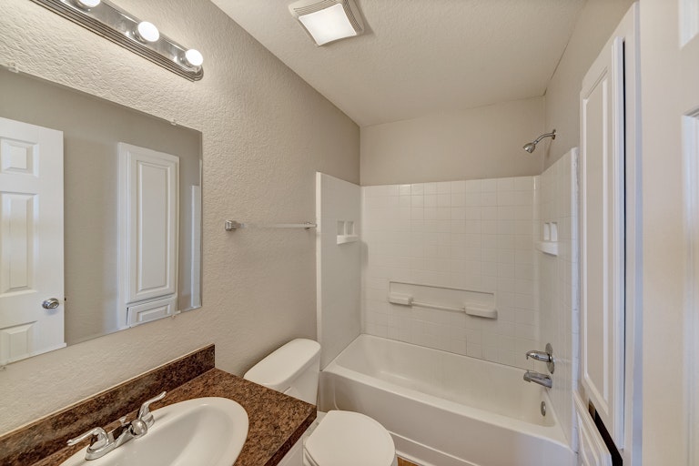 Photo 3 of 20 - 7374 Beckwood Dr, Fort Worth, TX 76112