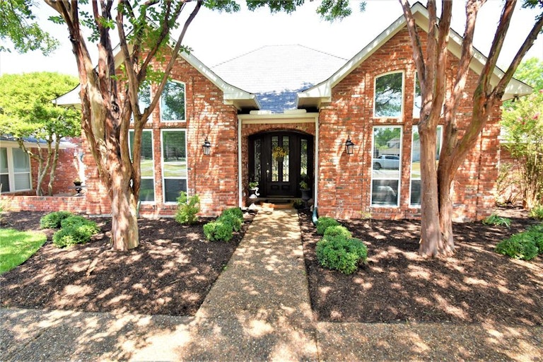 Photo 2 of 38 - 520 Hackberry Dr, Fairview, TX 75069