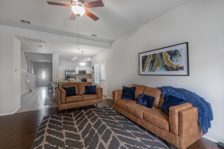 Photo 16 of 36 - 2854 Gospel Dr, Dallas, TX 75237