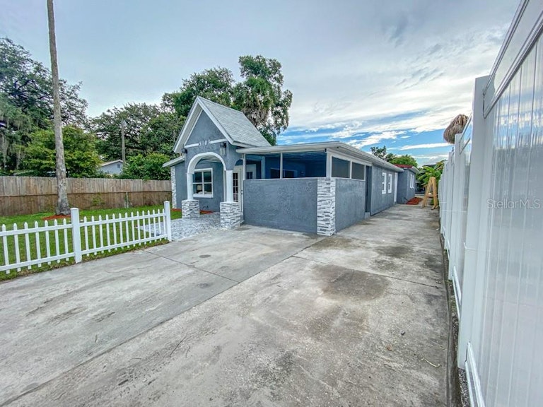 Photo 3 of 35 - 5103 N 30th St, Tampa, FL 33610