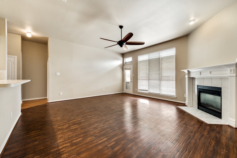 Photo 15 of 29 - 3954 Wisteria Ln, Haltom City, TX 76137