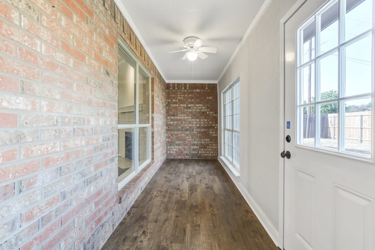 Photo 16 of 25 - 7428 Amber Dr, Watauga, TX 76148