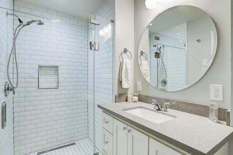 Photo 16 of 23 - 5414 Indigo St, Houston, TX 77096