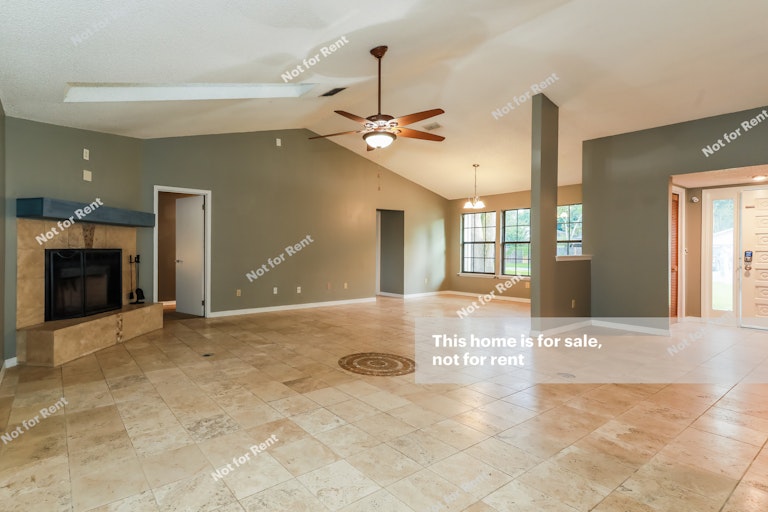 Photo 5 of 27 - 4836 Rustic Woods Dr, Jacksonville, FL 32257