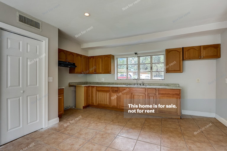 Photo 4 of 32 - 6438 Swallow Cove Rd, Jacksonville, FL 32211