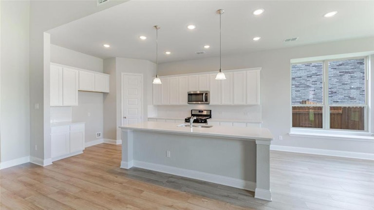 Photo 6 of 28 - 2260 High Plain Ln, Waxahachie, TX 75167