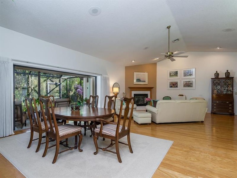 Photo 10 of 25 - 6079 Ravenwood Dr, Sarasota, FL 34243