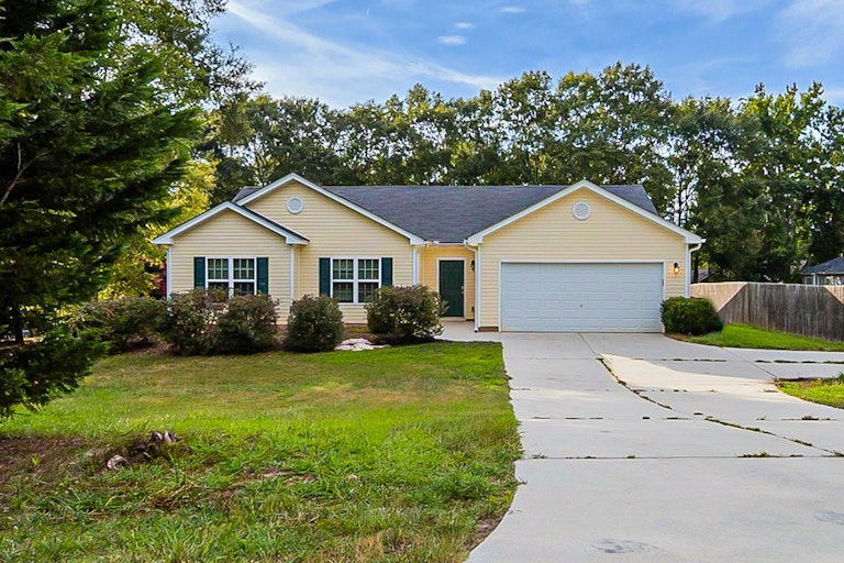 Photo 1 of 22 - 231 W Oak St, Winder, GA 30680