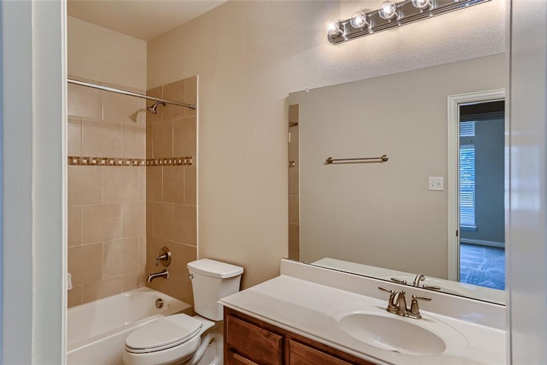 Photo 27 of 39 - 14197 Rising Star Blvd, Frisco, TX 75033