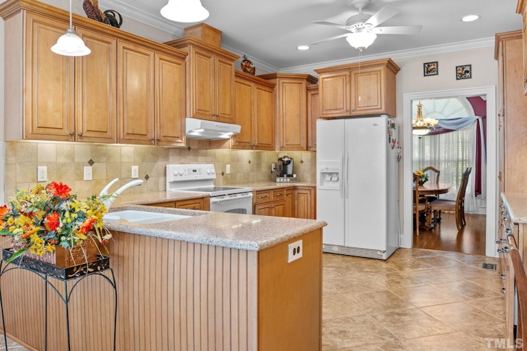 Photo 9 of 40 - 6103 Valentine St, Zebulon, NC 27597