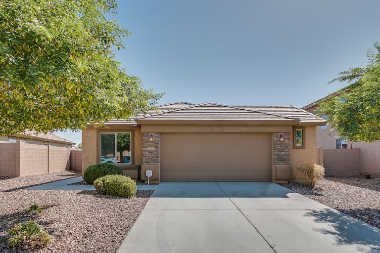 Photo 1 of 25 - 251 S 195th Dr, Buckeye, AZ 85326