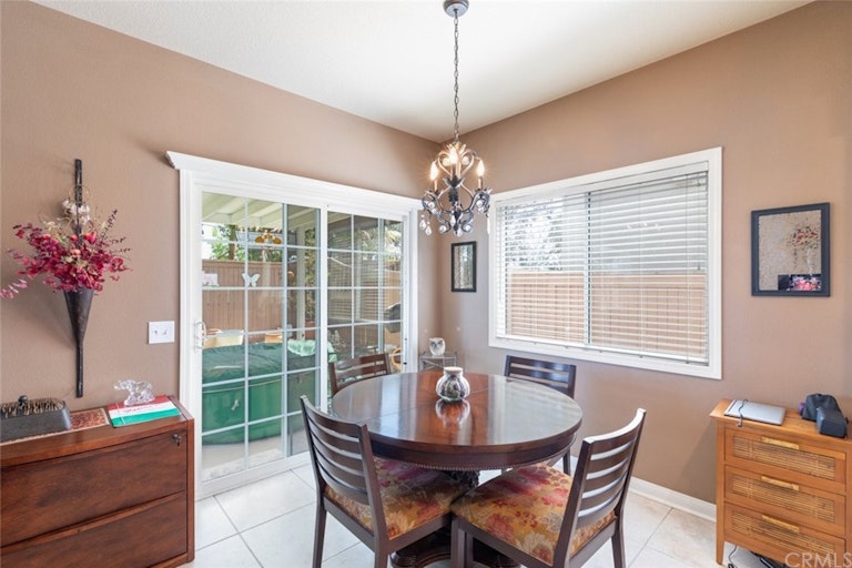 Photo 16 of 38 - 1335 Longwood Pines Ln, Corona, CA 92881