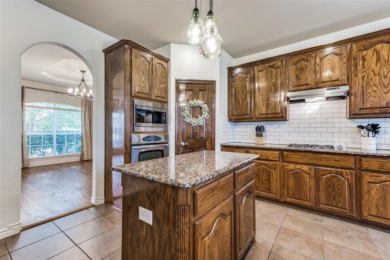 Photo 10 of 35 - 2604 Stallions Ln, Celina, TX 75009