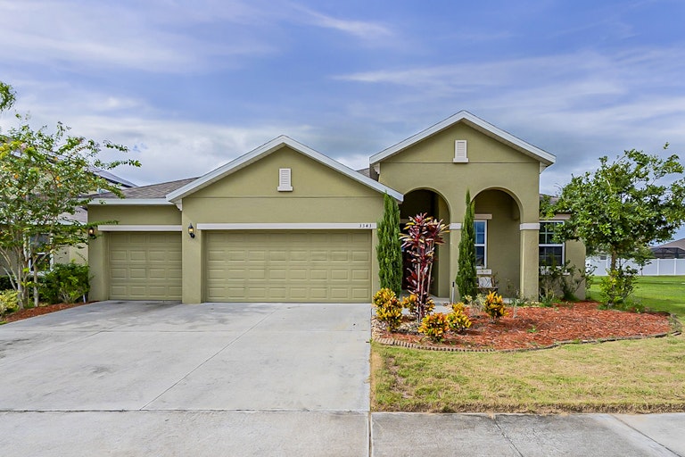 Photo 1 of 29 - 3343 Bethpage Loop, Mount Dora, FL 32757