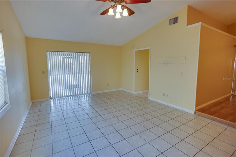 Photo 16 of 39 - 11007 Kenbrook Dr, Riverview, FL 33578