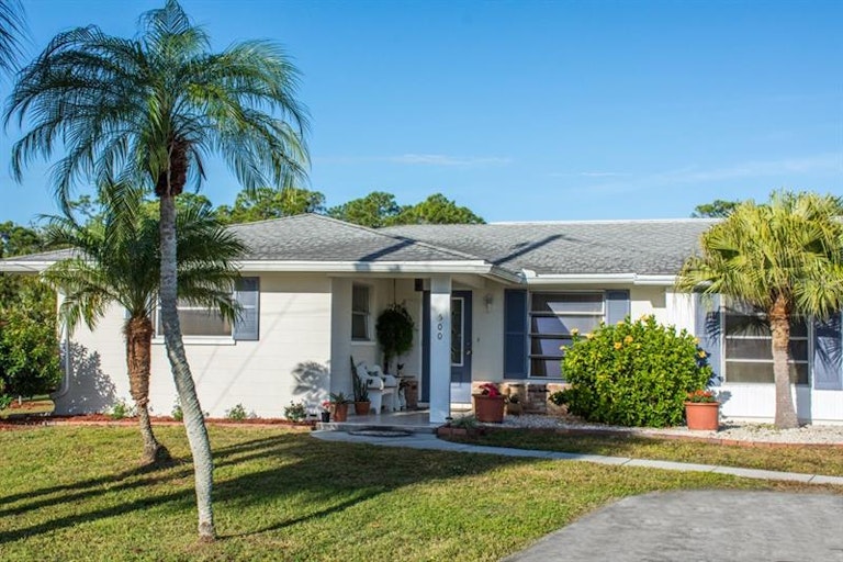 Photo 2 of 21 - 500 Sandlor Dr, Englewood, FL 34223