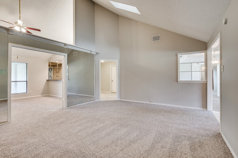 Photo 8 of 27 - 2618 Meadowridge Dr, Garland, TX 75044