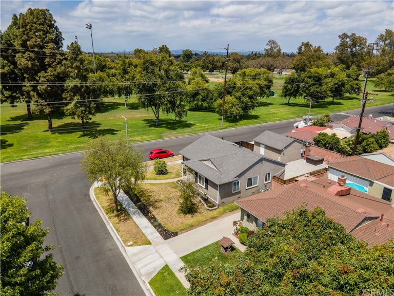 Photo 33 of 42 - 3954 Senasac Ave, Long Beach, CA 90808