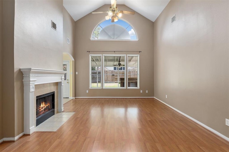 Photo 3 of 35 - 3603 Beacon Hill Dr, Pearland, TX 77584