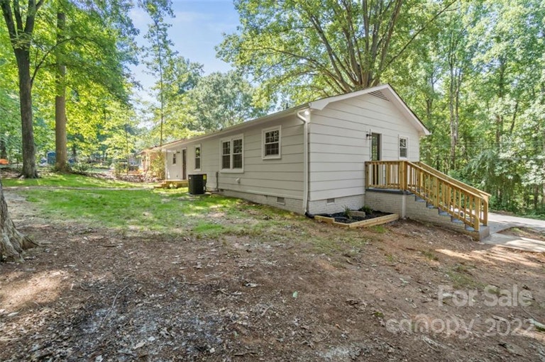 Photo 3 of 32 - 1208 Northwoods Dr, Kings Mountain, NC 28086