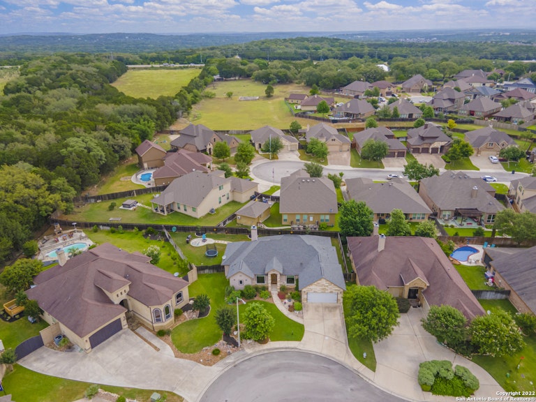 Photo 4 of 49 - 834 Lodge Creek Dr, New Braunfels, TX 78132