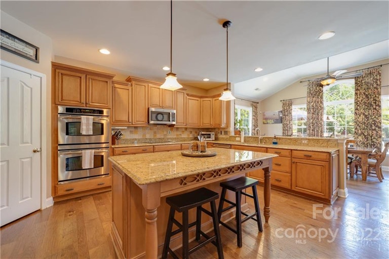 Photo 10 of 32 - 7808 Whisperingwood Dr, Harrisburg, NC 28075