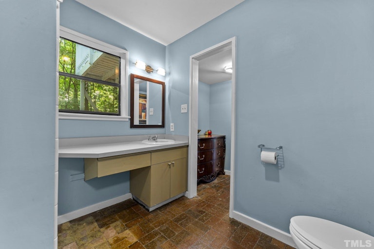 Photo 27 of 36 - 317 Stony Hill Rd, Chapel Hill, NC 27516