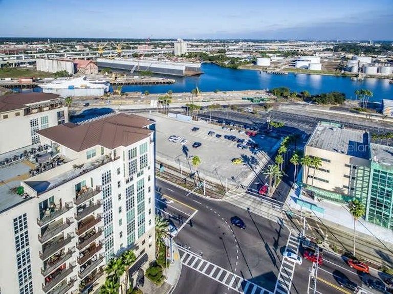 Photo 3 of 25 - 1227 E Madison St #1003, Tampa, FL 33602