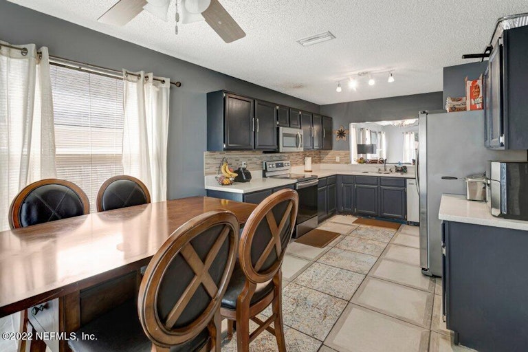 Photo 15 of 42 - 11981 Harbour Cove Dr S, Jacksonville, FL 32225