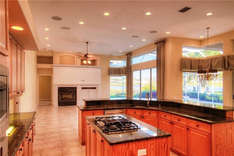 Photo 7 of 25 - 18630 Avenue Capri, Lutz, FL 33558