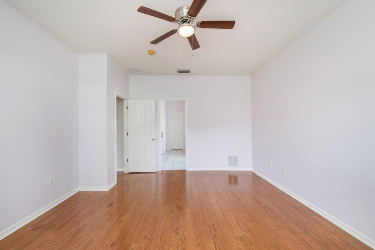 Photo 12 of 19 - 10610 Weybridge Dr, Tampa, FL 33626