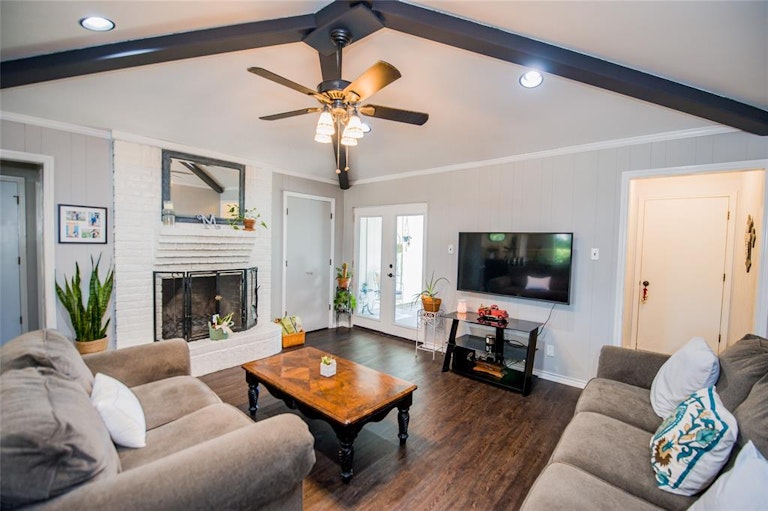 Photo 9 of 31 - 218 Pueblo Dr, Waxahachie, TX 75165