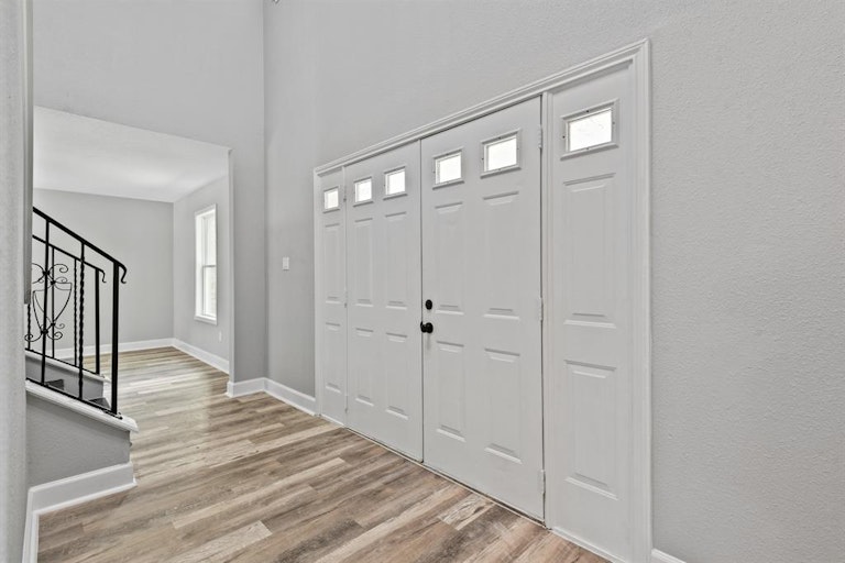 Photo 7 of 36 - 214 Andorra Ln, Houston, TX 77015