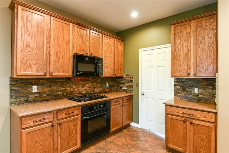 Photo 19 of 35 - 3816 Travis Blvd, Mansfield, TX 76063