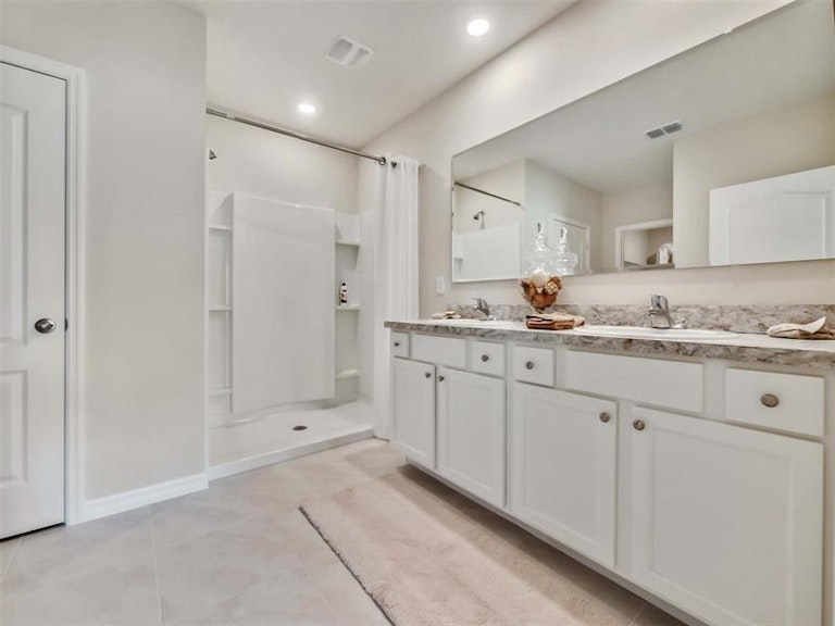 Photo 4 of 31 - 1010 Courtland Blvd, Deltona, FL 32738