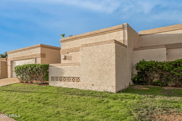 Photo 4 of 32 - 10424 E Cinnabar Ave, Scottsdale, AZ 85258