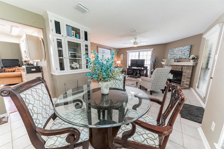 Photo 14 of 30 - 2032 Spinnaker Dr, League City, TX 77573