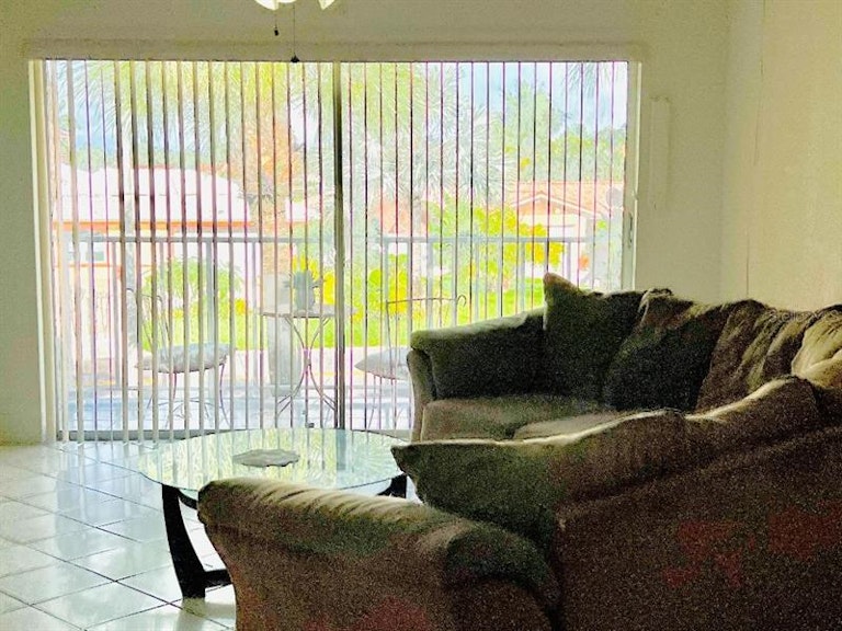 Photo 3 of 17 - 4250 37th St S #7, Saint Petersburg, FL 33711