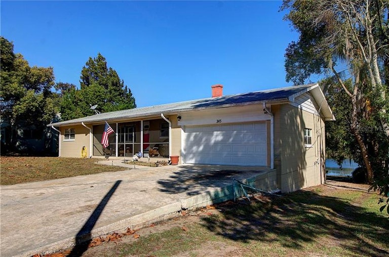 Photo 1 of 19 - 245 E Beach St, Groveland, FL 34736