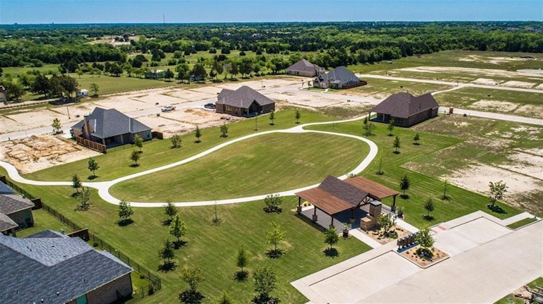 Photo 6 of 8 - 2617 Sibley Dr, Midlothian, TX 76065