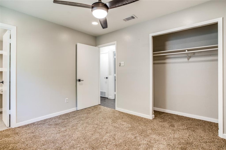 Photo 13 of 19 - 551 Cripple Creek Dr, Duncanville, TX 75116