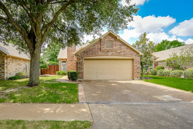 Photo 1 of 20 - 3029 Silver Springs Ln, Richardson, TX 75082