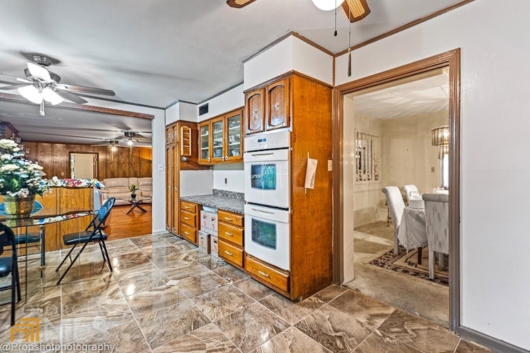 Photo 10 of 27 - 2924 Cherry Blossom Ln, Atlanta, GA 30344