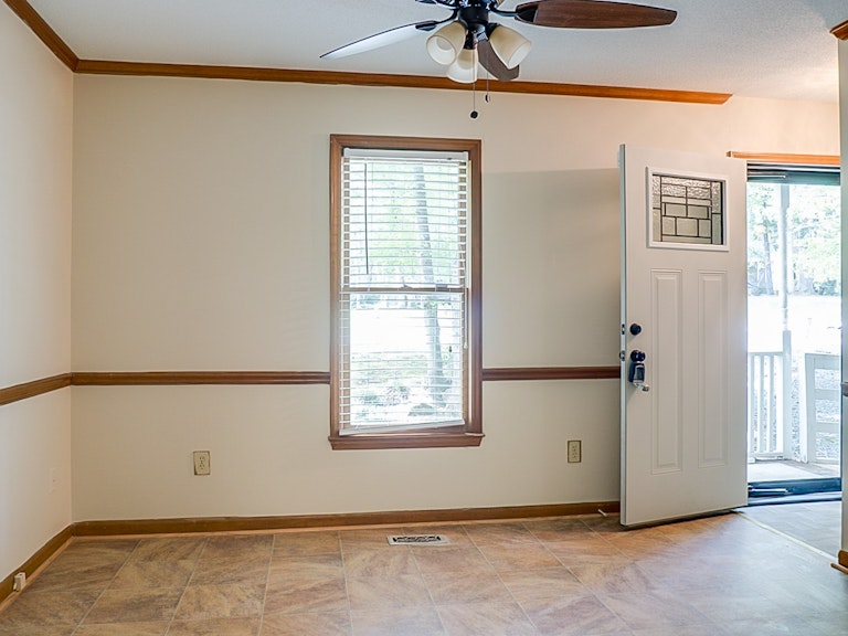 Photo 5 of 22 - 612 Sanderson Dr, Durham, NC 27704