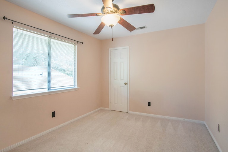 Photo 12 of 17 - 3838 Beckett Ridge Dr, Humble, TX 77396